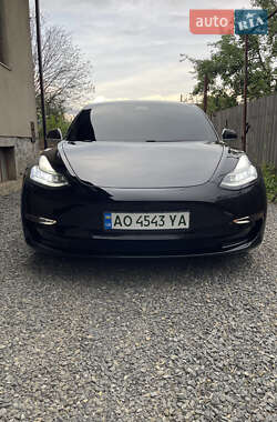 Седан Tesla Model 3 2020 в Ужгороді