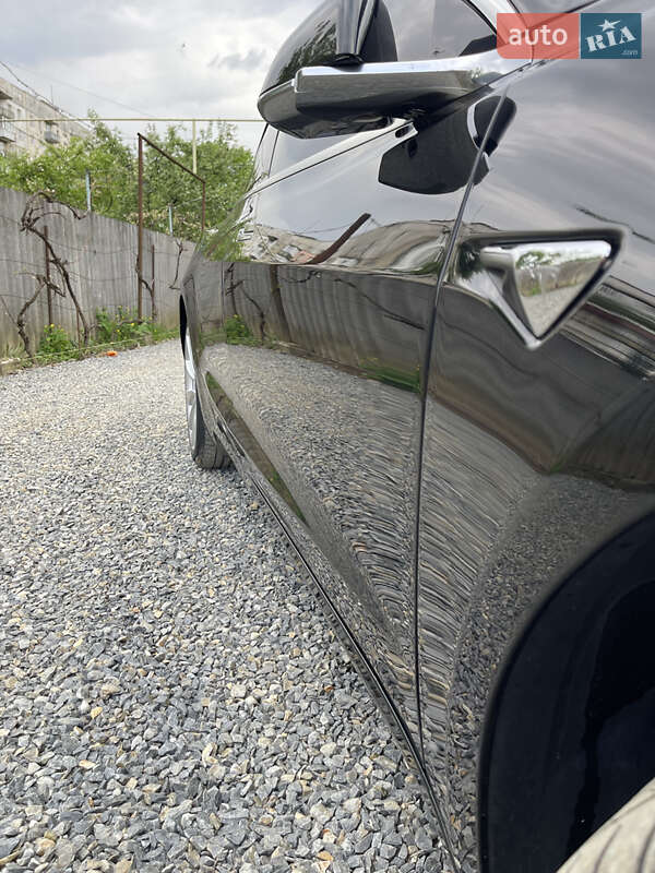 Седан Tesla Model 3 2020 в Ужгороді