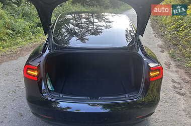 Седан Tesla Model 3 2023 в 
