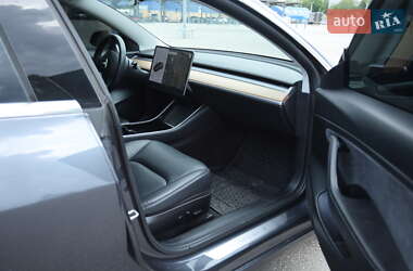 Седан Tesla Model 3 2020 в 