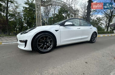 Седан Tesla Model 3 2022 в 