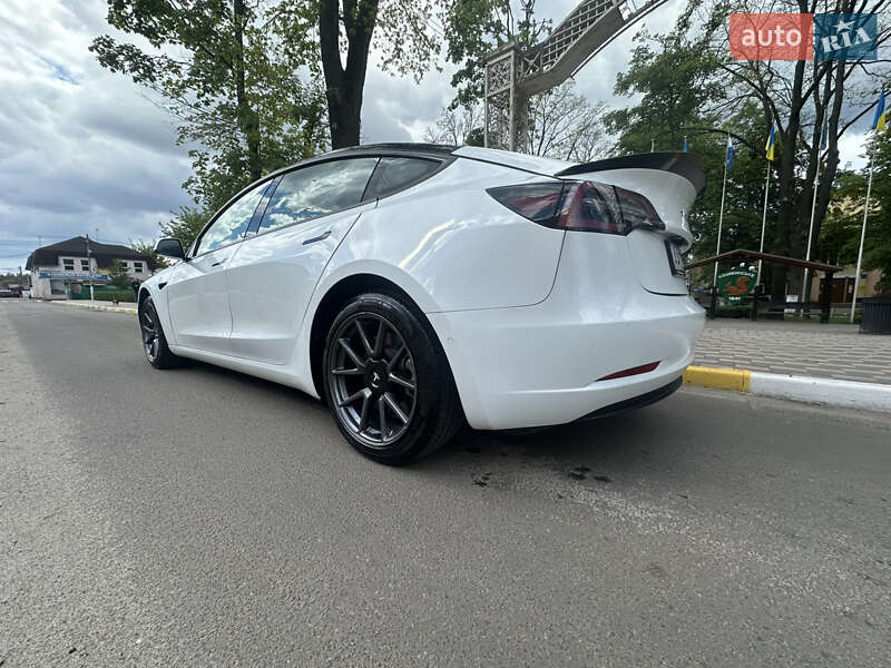 Седан Tesla Model 3 2022 в Киеве