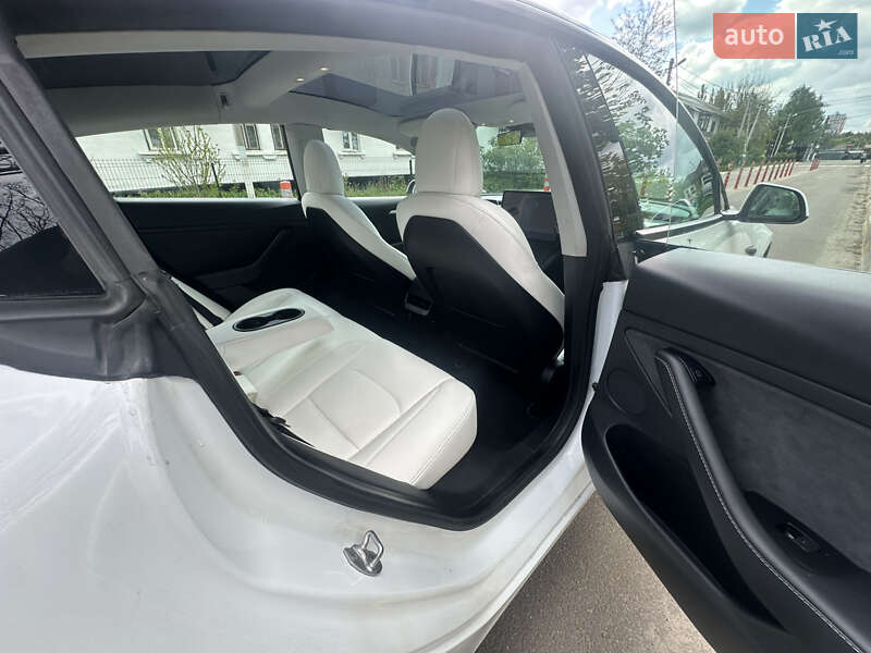 Седан Tesla Model 3 2022 в Киеве