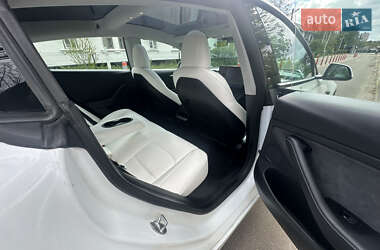 Седан Tesla Model 3 2022 в 