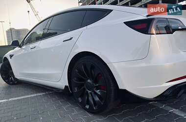 Седан Tesla Model 3 2022 в 