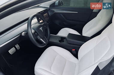 Седан Tesla Model 3 2022 в 