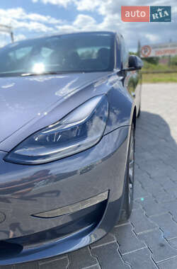 Седан Tesla Model 3 2022 в 