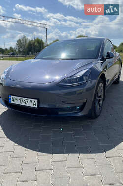 Седан Tesla Model 3 2022 в Звягеле