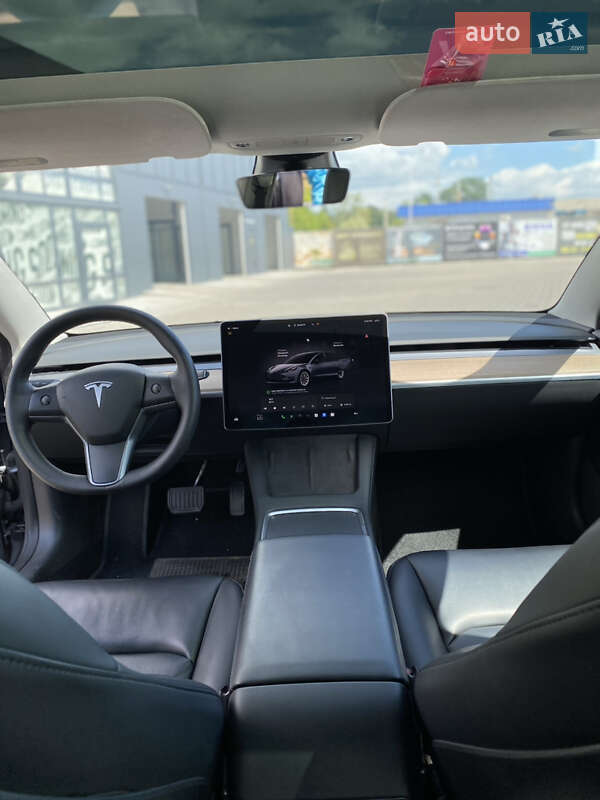 Седан Tesla Model 3 2022 в Звягелі