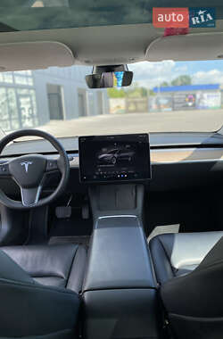 Седан Tesla Model 3 2022 в 