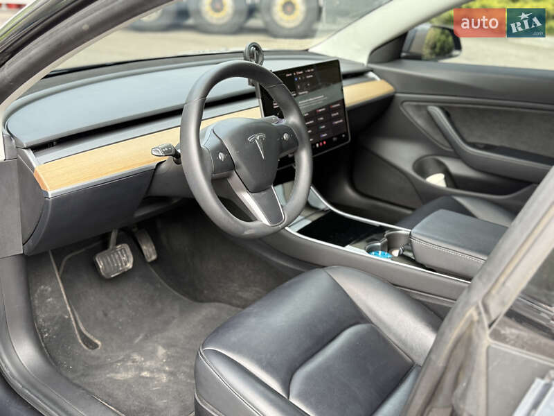 Седан Tesla Model 3 2019 в Полтаве