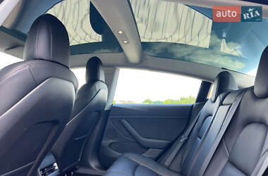 Седан Tesla Model 3 2021 в 
