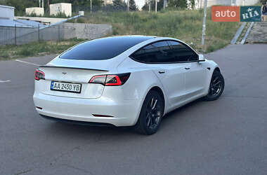 Седан Tesla Model 3 2021 в 