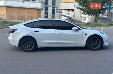 Седан Tesla Model 3 2021 в 