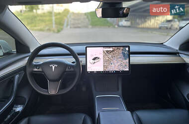 Седан Tesla Model 3 2021 в 