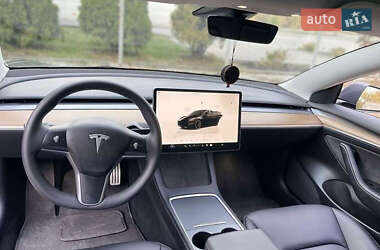 Седан Tesla Model 3 2022 в 