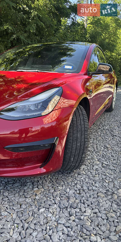 Седан Tesla Model 3 2022 в Чернівцях