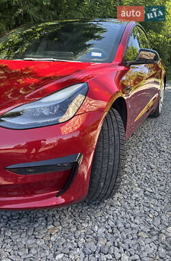 Седан Tesla Model 3 2022 в 
