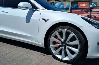 Седан Tesla Model 3 2019 в 