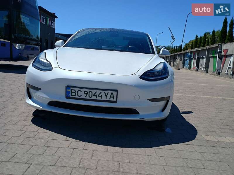 Седан Tesla Model 3 2019 в Самборі