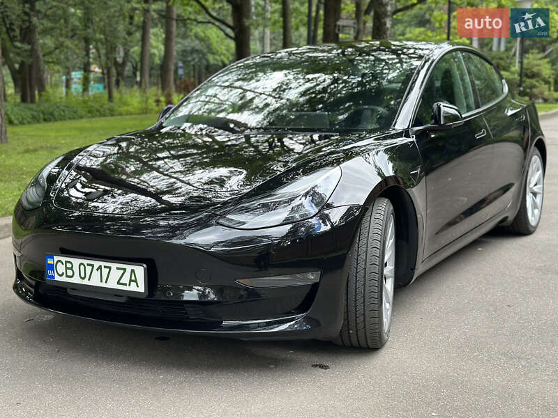 Седан Tesla Model 3 2022 в Чернигове