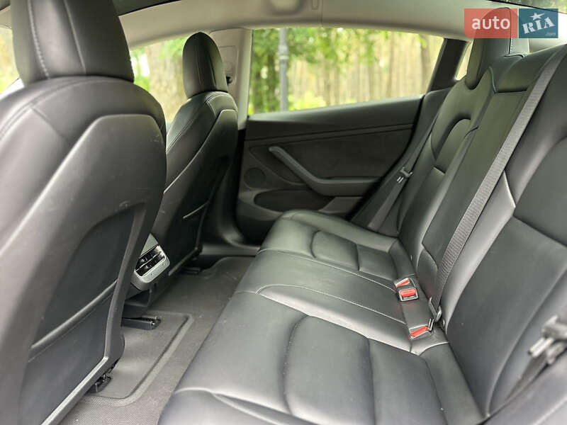 Седан Tesla Model 3 2022 в Чернигове