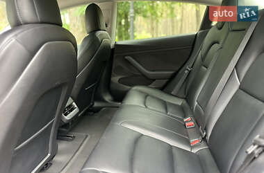 Седан Tesla Model 3 2022 в 