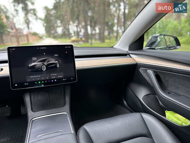 Седан Tesla Model 3 2022 в Чернигове