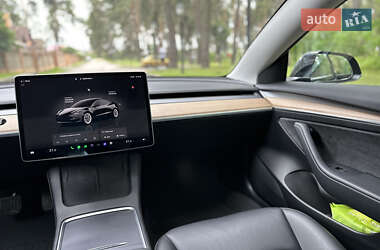 Седан Tesla Model 3 2022 в 