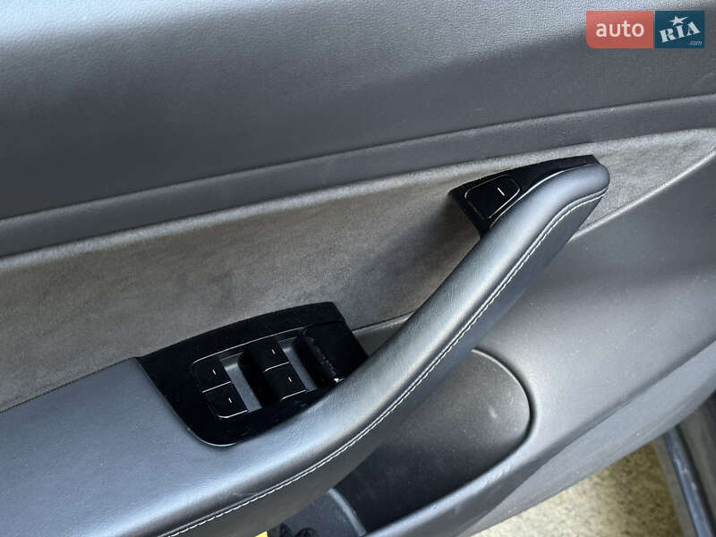 Седан Tesla Model 3 2019 в Києві