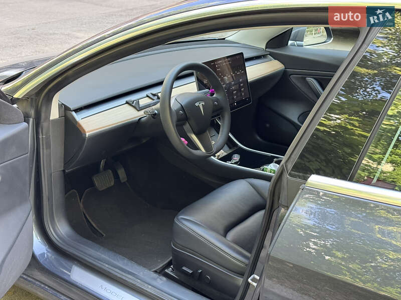 Седан Tesla Model 3 2019 в Києві