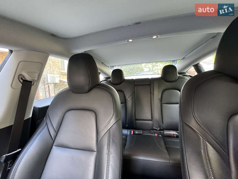 Седан Tesla Model 3 2019 в Києві