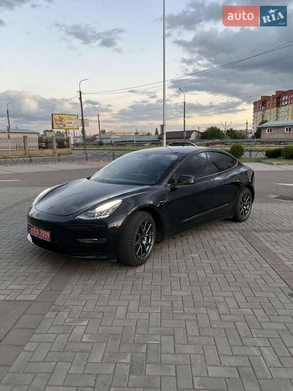 Седан Tesla Model 3 2019 в Ківерцях