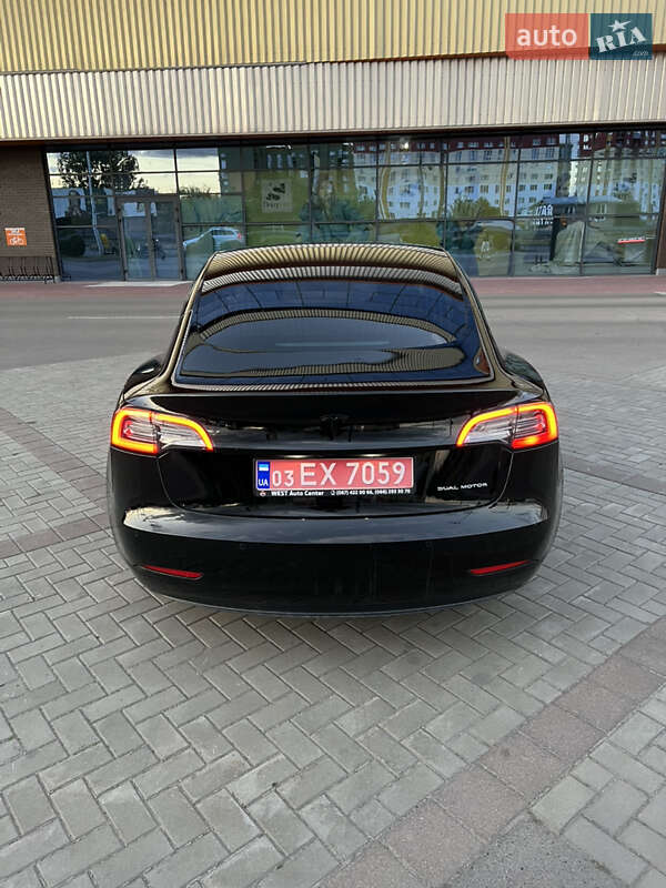 Седан Tesla Model 3 2019 в Ківерцях