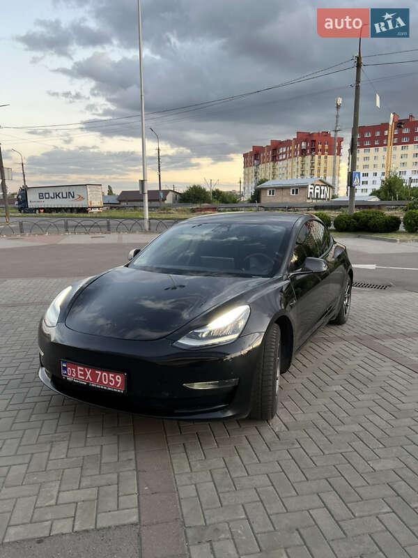 Седан Tesla Model 3 2019 в Ківерцях
