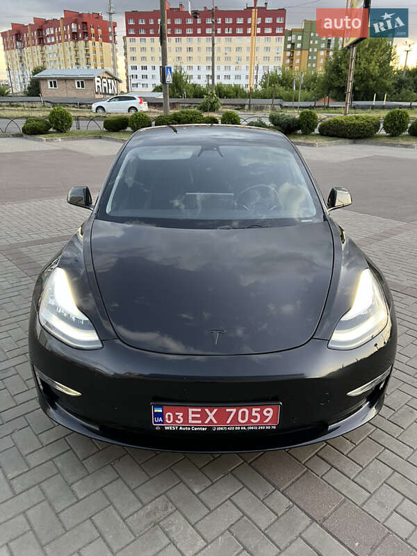 Седан Tesla Model 3 2019 в Ківерцях