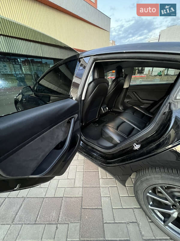 Седан Tesla Model 3 2019 в Ківерцях