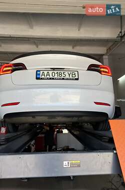 Седан Tesla Model 3 2021 в 