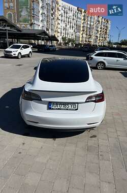 Седан Tesla Model 3 2021 в 