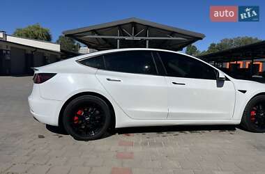 Седан Tesla Model 3 2021 в 