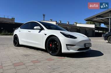 Седан Tesla Model 3 2021 в 