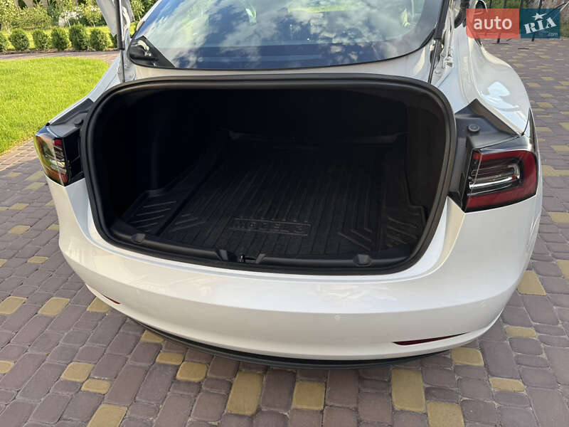 Седан Tesla Model 3 2020 в Киеве