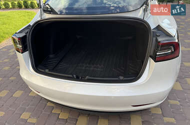 Седан Tesla Model 3 2020 в 