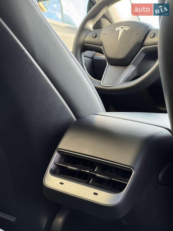 Седан Tesla Model 3 2020 в Киеве