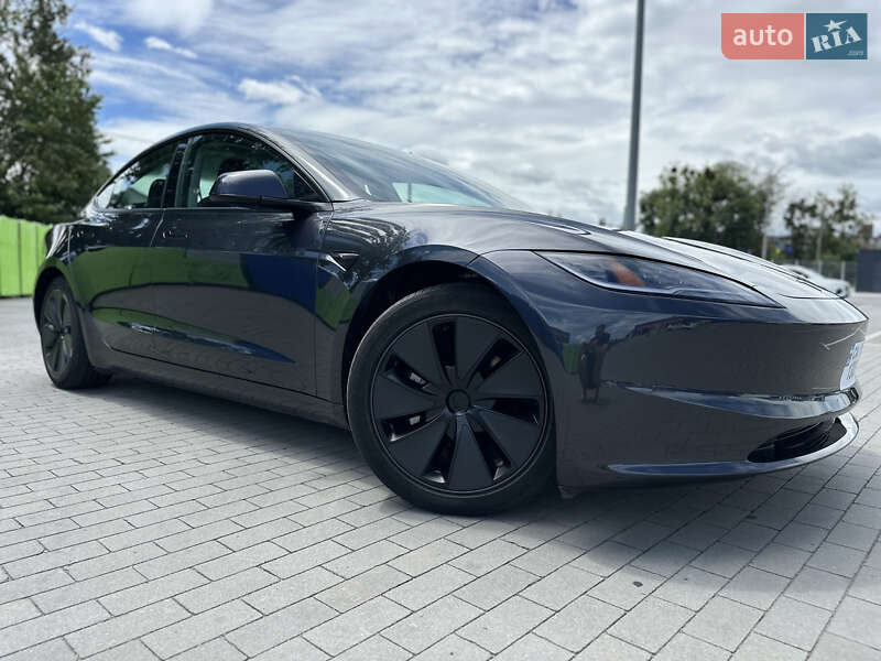 Седан Tesla Model 3 2024 в Умани