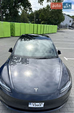 Седан Tesla Model 3 2024 в 