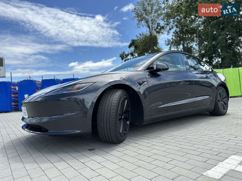 Седан Tesla Model 3 2024 в Умани