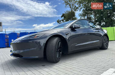 Седан Tesla Model 3 2024 в 