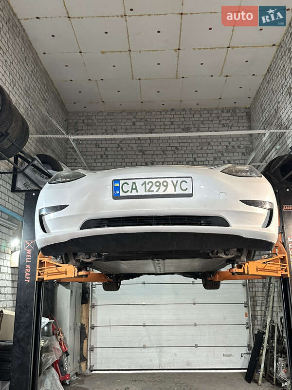 Седан Tesla Model 3 2019 в Черкассах