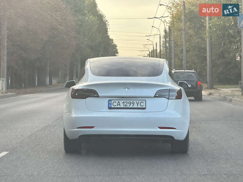 Седан Tesla Model 3 2019 в Черкассах